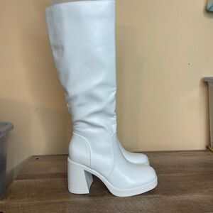 NIB Chunky Heel Platform white Knee-high Boots women’s  size 8.5 shoes Gogo